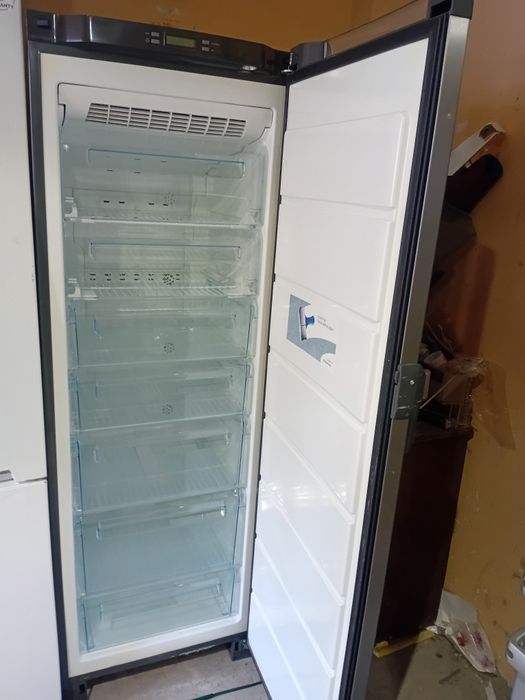 Морозильна камера  BOSCH HFUIY747BCGсуха замороз.