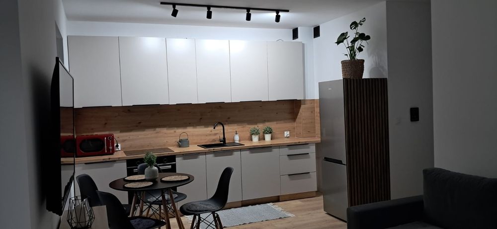 Nowoczesny w pełni wyposażony apartament z ogródkiem,  gotowy do zamieszkania. Super lokalizacja