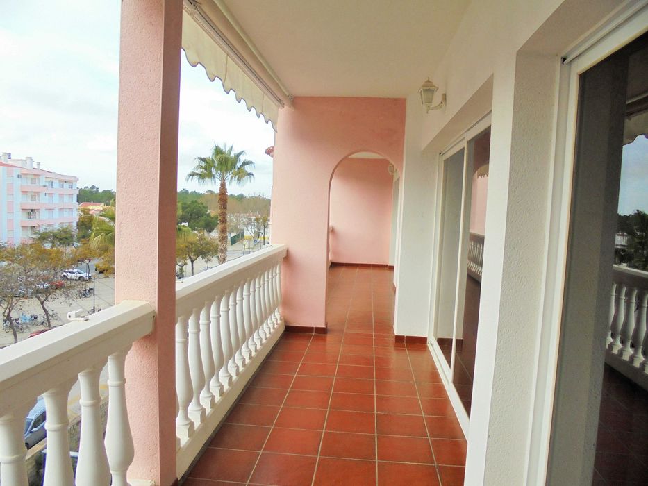 T2 C/Piscina, em zona nobre de Monte Gordo, abril e maio.