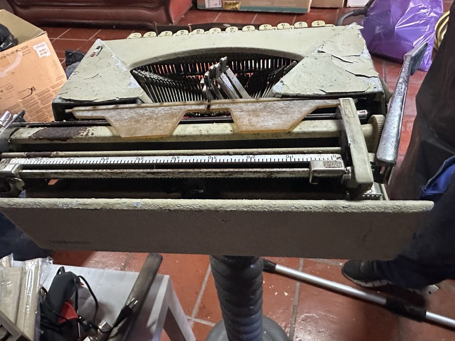 Maquina de escrever - usada