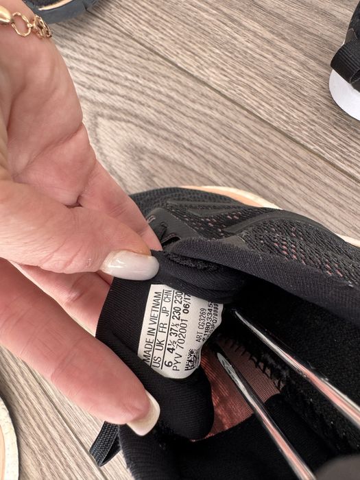 Жіночі adiddas (GG3269)