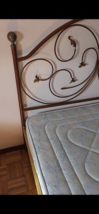 Cama vintage castanha com ou sem colchão