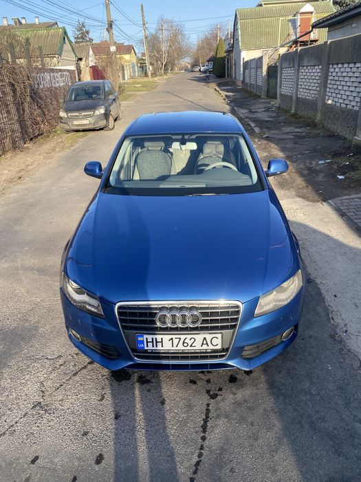 Продам audi a4 b8