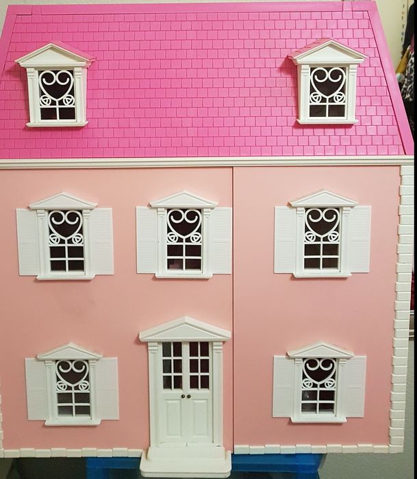 Casa de brincar Hello Kitty com móveis à escala