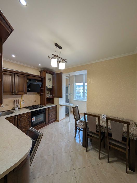 Оренда просторої Трикімнатної квартири біля Veles Mall _RR