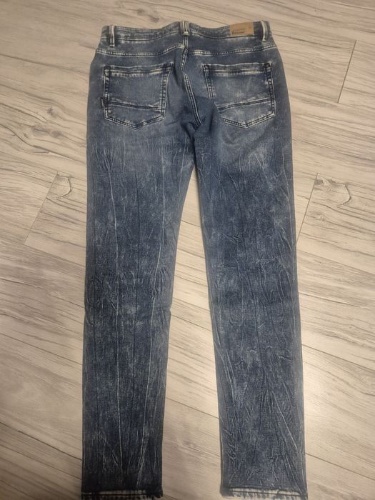 Spodnie jeans niebieskie.