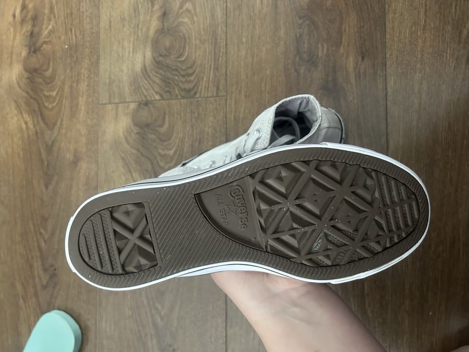 Błyszczące trampki za kostke Converse 37,5