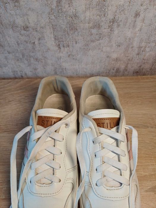 Кросівки 36р білі