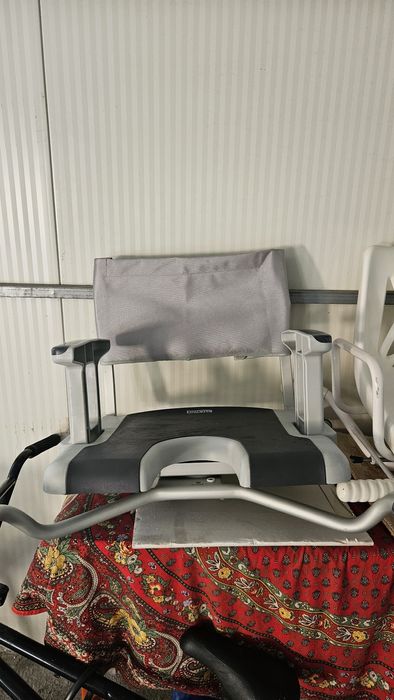 Cadeiras par banho para pessoa com mobilidade reduzida