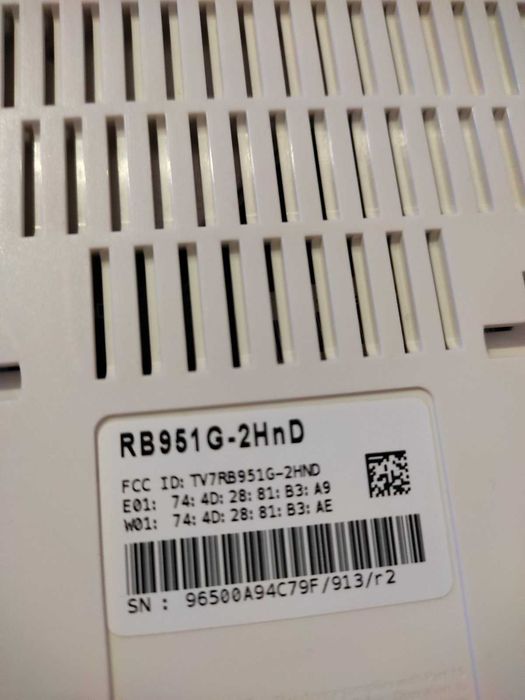Маршрутизатор MikroTik RB951G-2HnD.