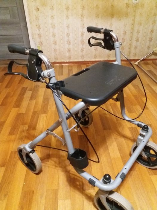 Ходунки раскладные на колесах