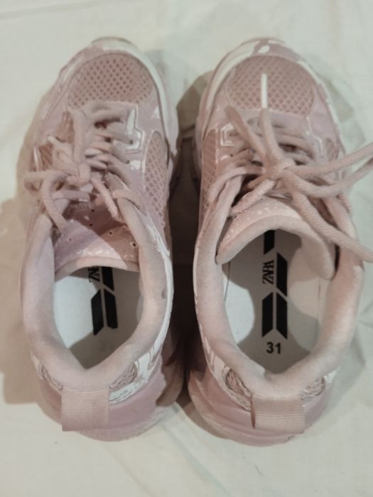 Дешево продам взуття