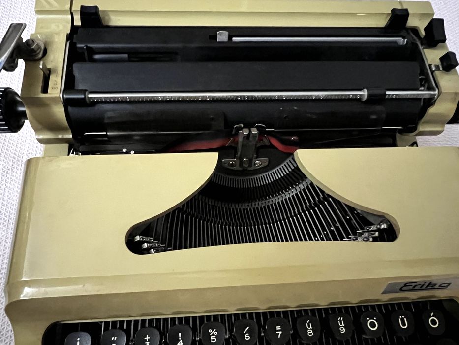 Máquinas de escrever marca ERIKA / marca BROTHER