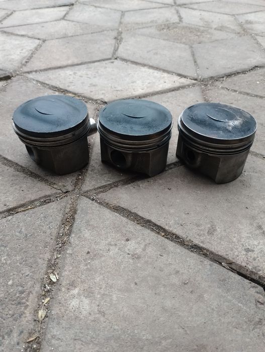 Поршень без шатунів