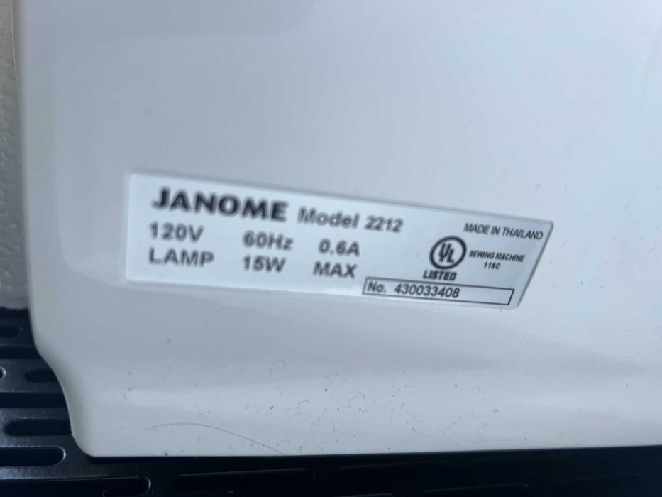 Швейная машинка Janome 2212