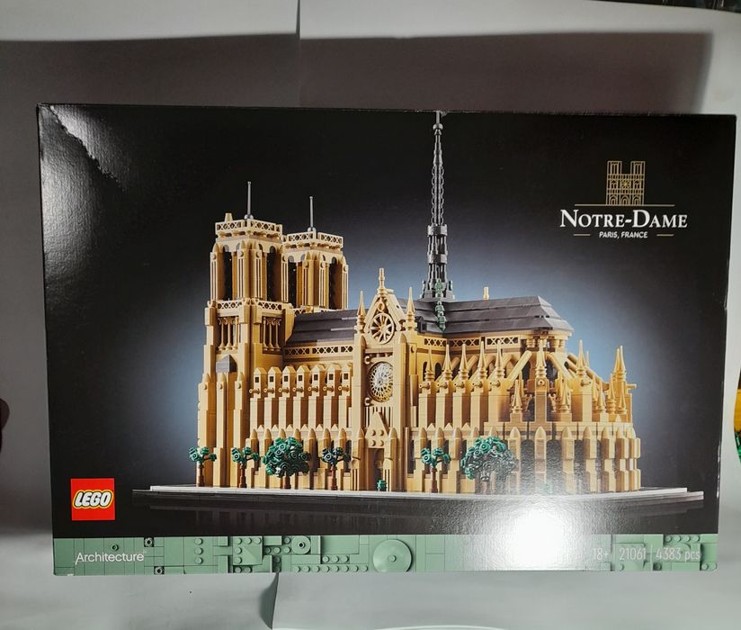 Lego Notre-Dame Architecture
