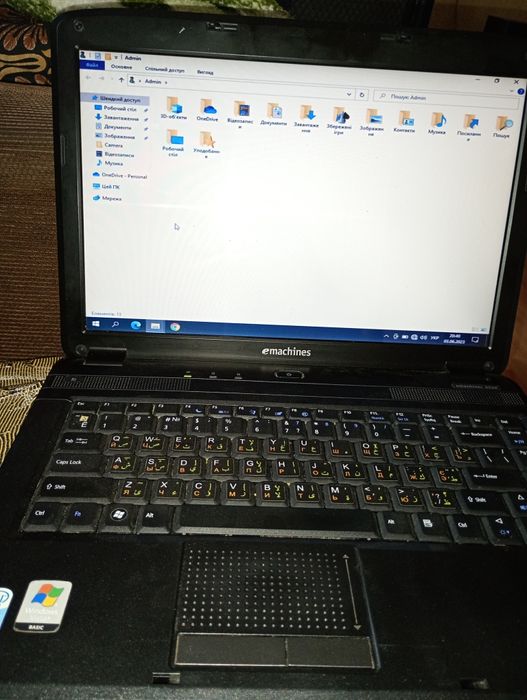 Продам ноутбук.E mashines.