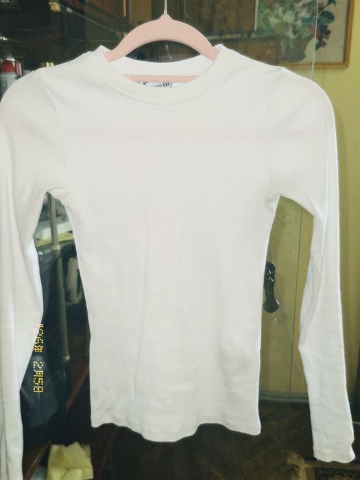 Біла кофтинка , якісна