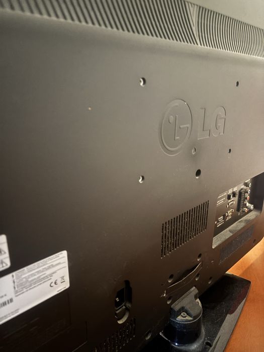 TV LG 32” — Modelo 32LD450