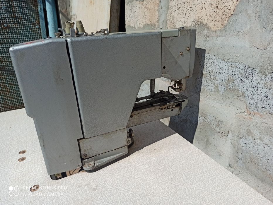 Промислова швейна машинка.