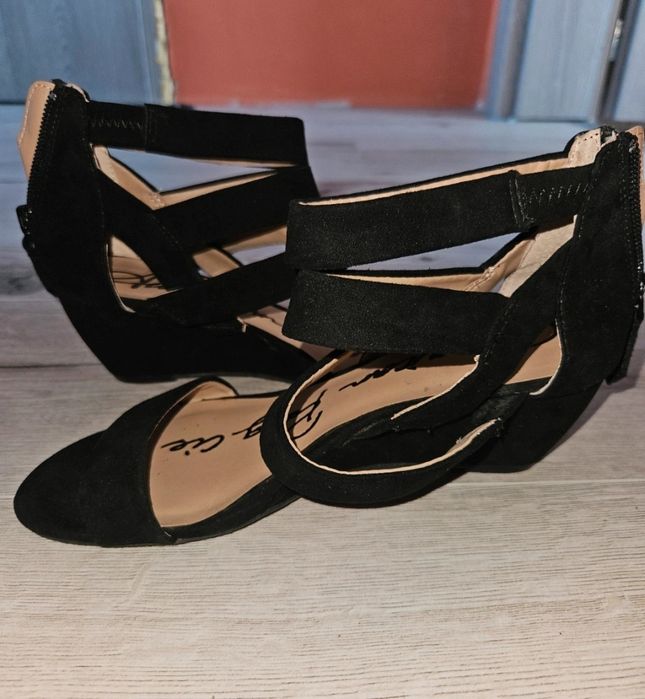 Sandały czarne rozmiar wkładki 23cm
