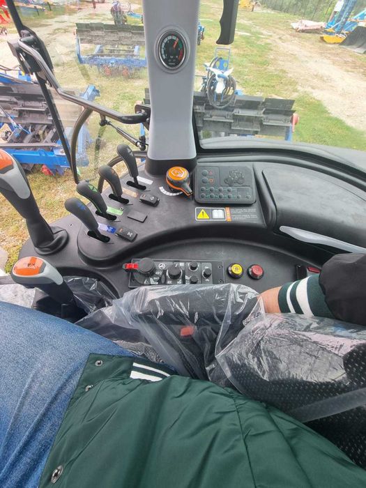 Трактор ArmaTrac 1104 LUX Пневма навес 5т 2 вани Perkins ZF 16+16 АРК