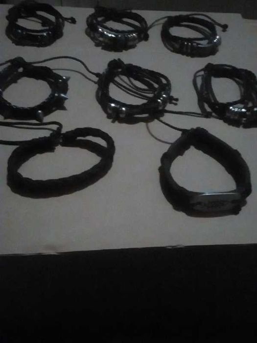 colares com pingentes , aneis e pulseiras tipo Punk rock - gótico -