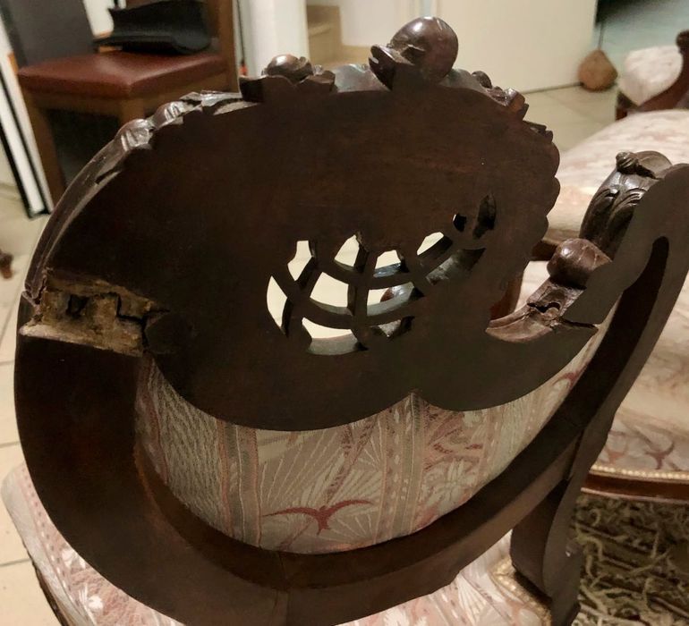 Conjunto Sofá e 2 cadeirinhas, estilo Luís XV