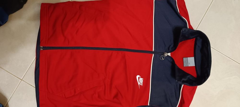 Casaco de criança 12 anos  Nike ótimo