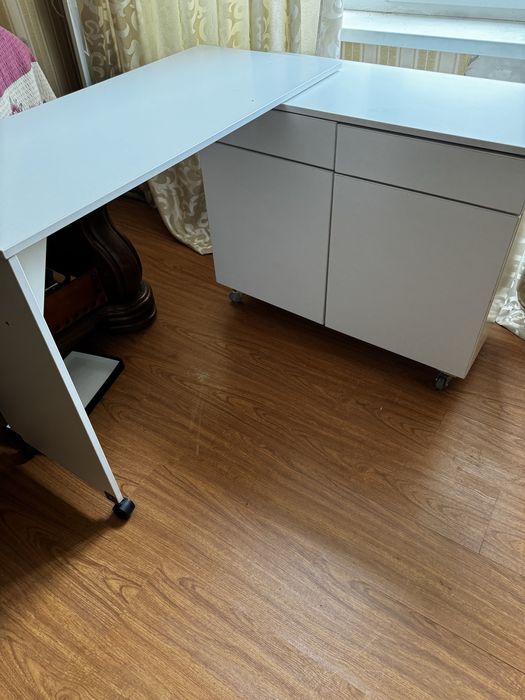 Продам стол для маникюра