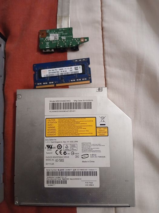 Gráfica, RAM, ventoinhas, drives e UPS

Material disponível:
- placa gráfica – 10€
- módulos RAM – 2,50€ cada
- ventoinha nova na caixa –