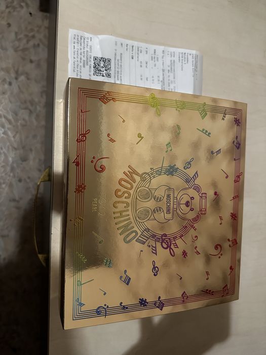 Пропоную на продаж парфумований набір.