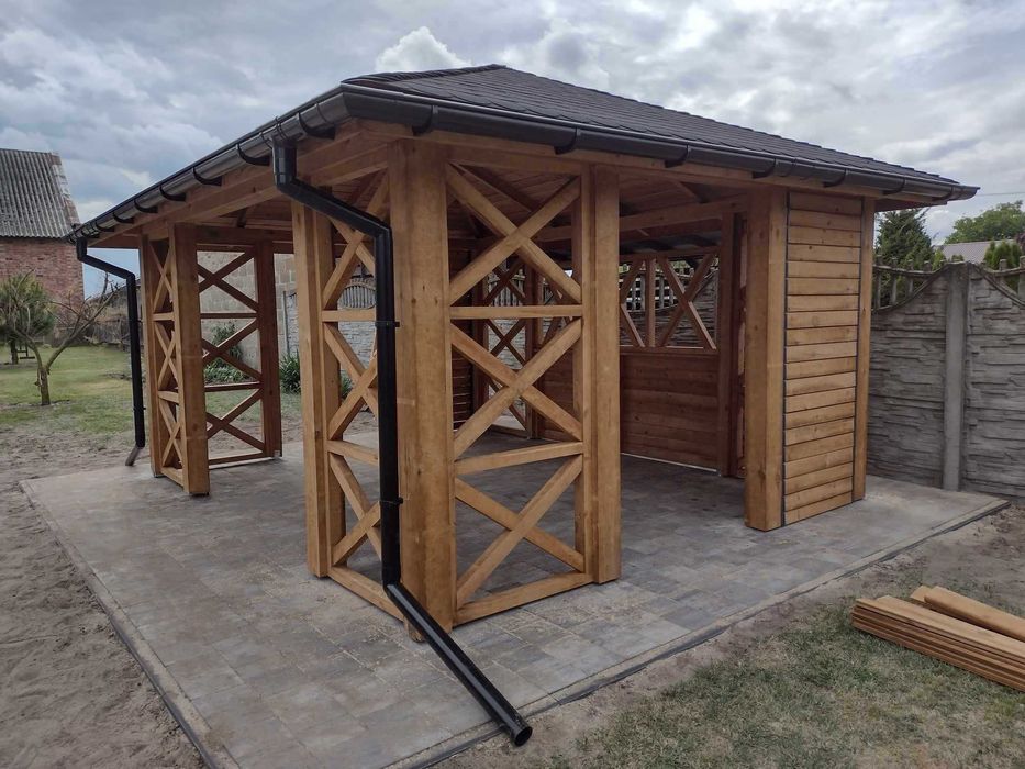 Altana z żaluzjami rochomymi o wymiarach 3 X4 m