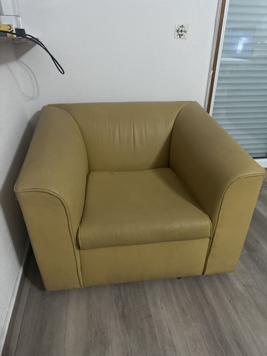 Conjunto de 2 sofas e 1 de tres lugares