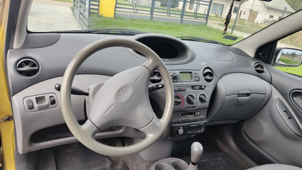 Toyota Yaris 1.0 benzyna 5l/100