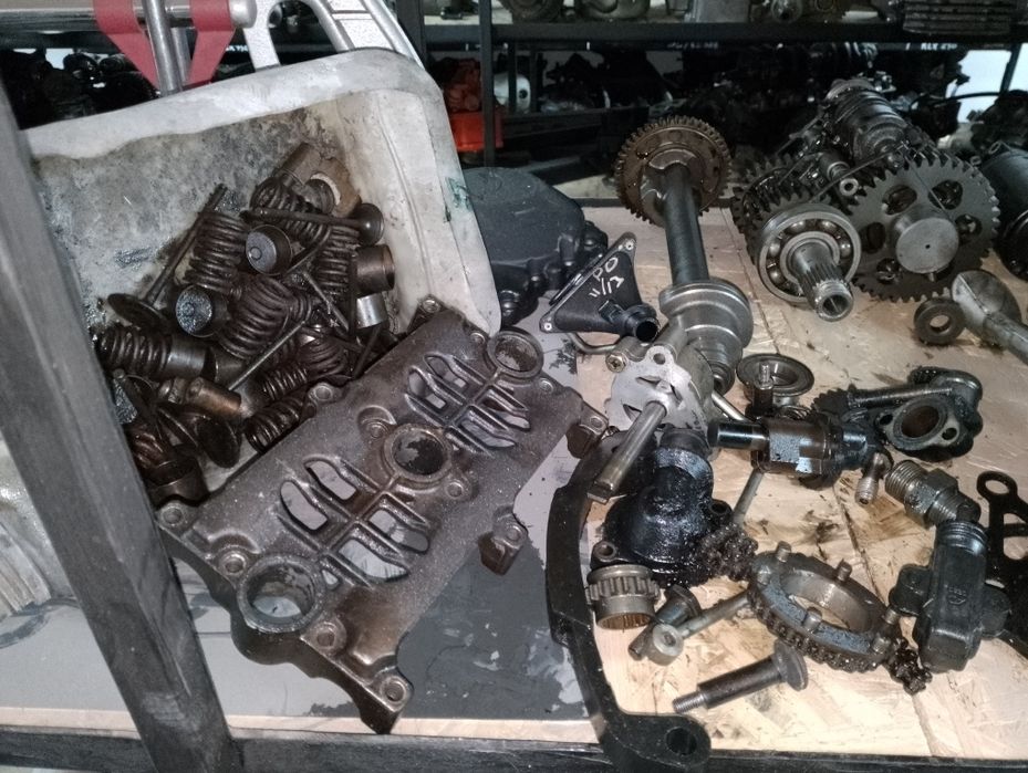 TRIUMPH SPRINT ST 1050 SILNIK wał skrzynia stator rozrusznik tłok tryb