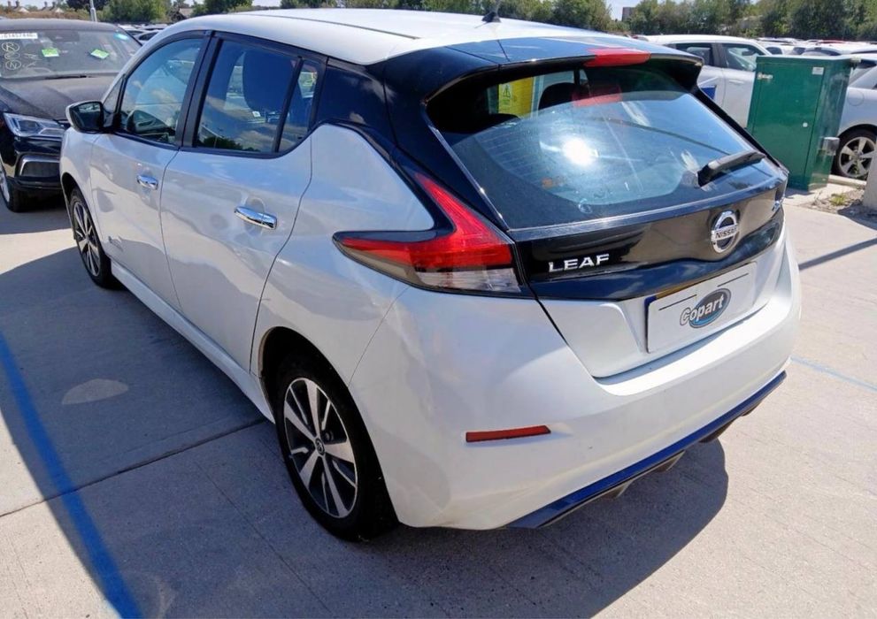 Nissan Leaf (ze1)