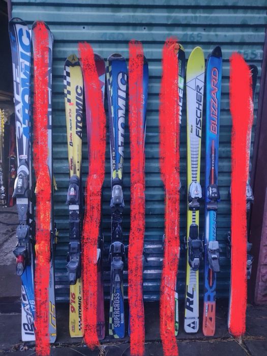 Лижі різні розміри сноуборди