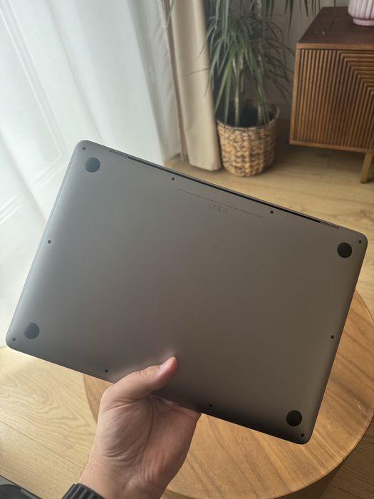 MacBook Air 2020 8/256 156 cykli bateria space gray Retina