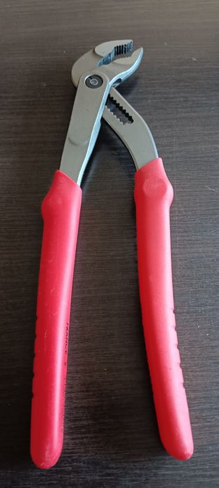 Szczypce Facom 181A.25G