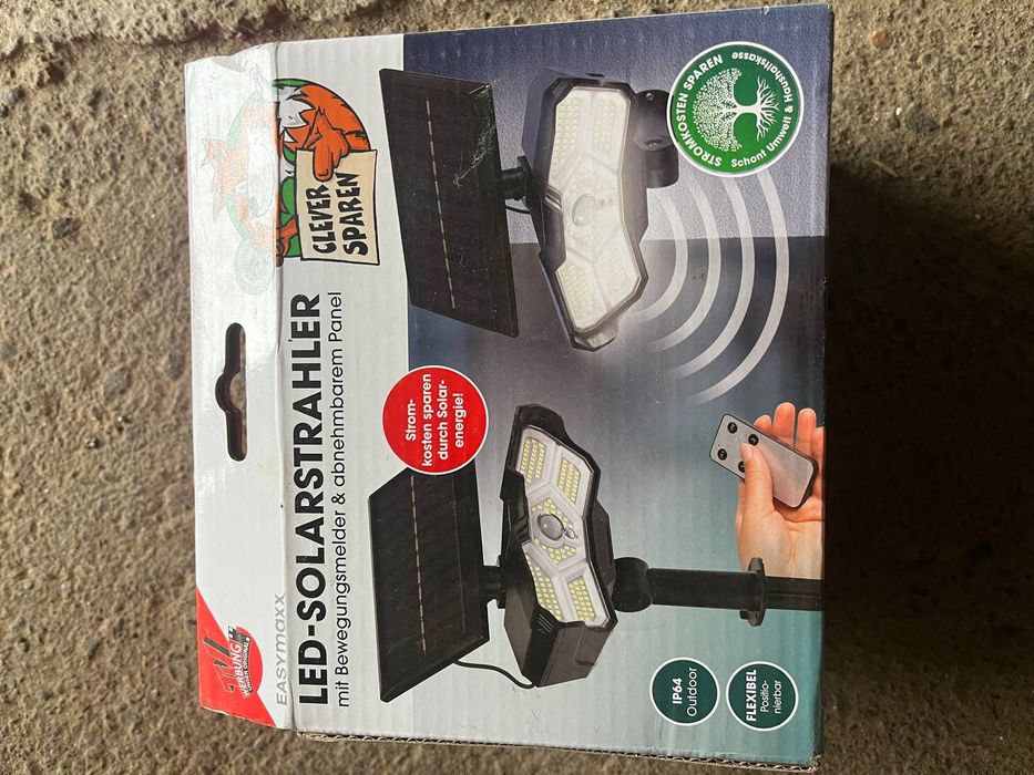 Вуличний ліхтар із сонячною панеллю