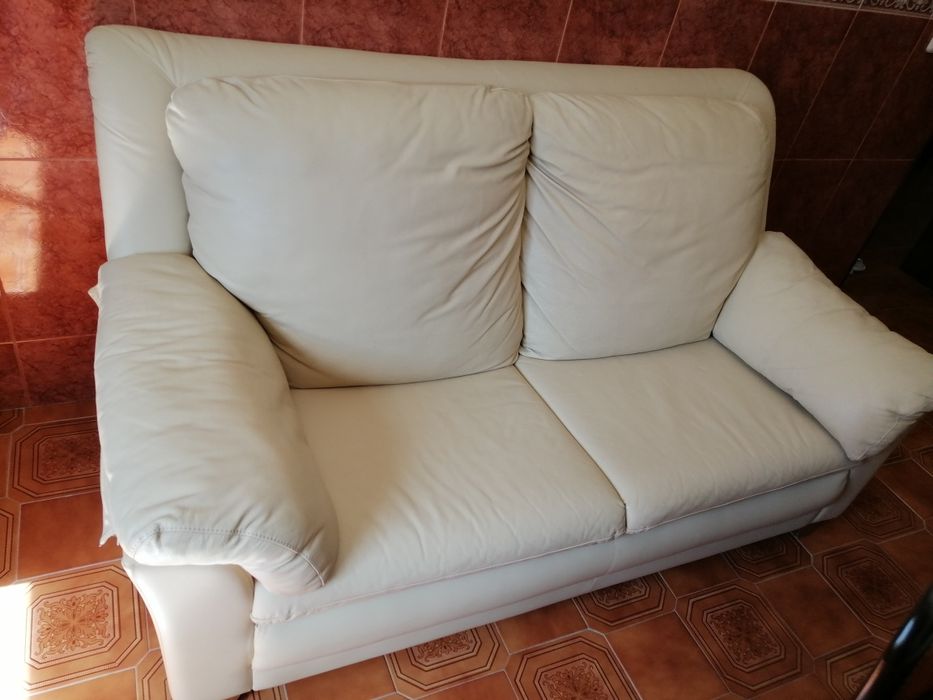 Sofá de pele creme