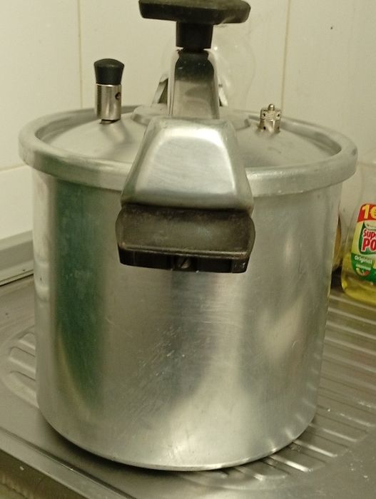 Panela de pressão da Celar capacidade 10 Litros