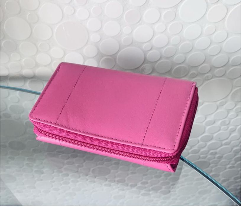 Рожевий шкіряний гаманець