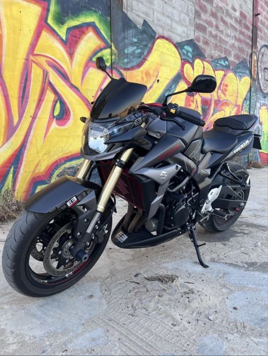Susuki Gsr 750 freegun edição limitada