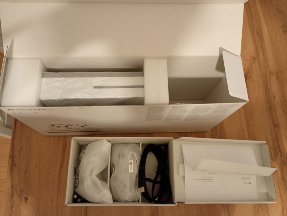 Konsola Xbox one S 1TB  z napędem 2 Pady