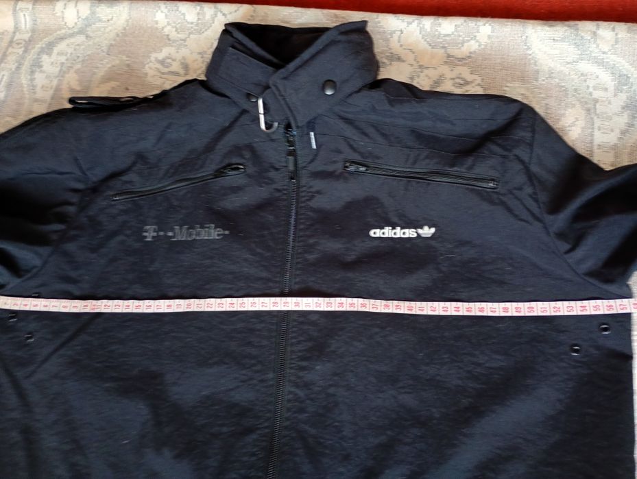 Куртка adidas розмір М,весна-осінь