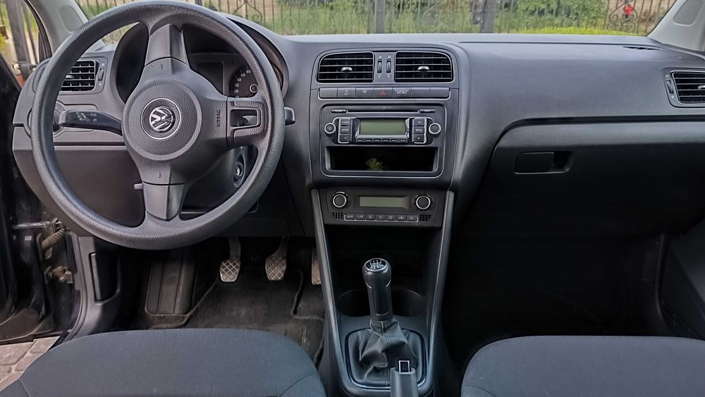 Volkswagen POLO 2010 czarny Climatronic niski przebieg