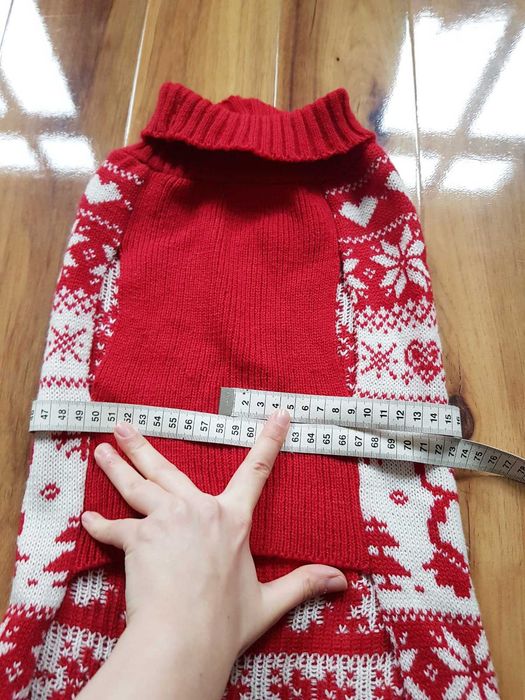 Czerwono biały świąteczny sweter dla psa z pingwinami sercami  L