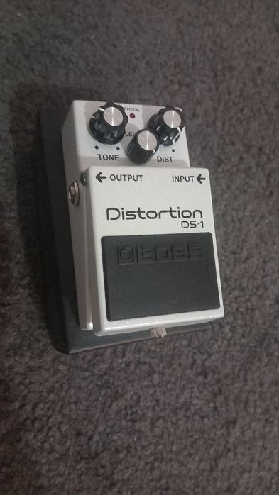 Pedal boss ds1 white edição especial